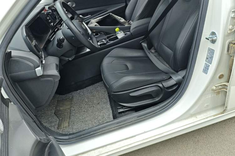 Used Hyundai Elantra 2022 1.5L CVT GLX Elite Edition Left Front Seat
