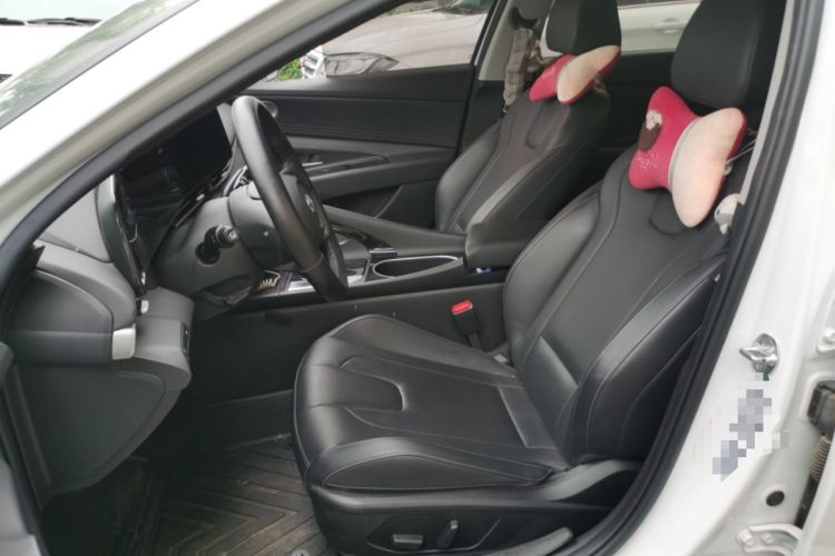 Used Hyundai Elantra 2022 1.5L CVT LUX Prestige Edition Left Front Seat