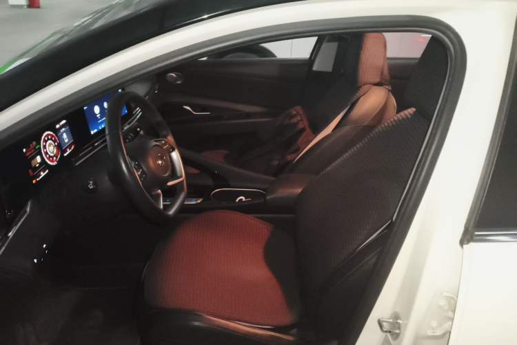 Used Hyundai Elantra 2022 1.5L CVT LUX Prestige Edition Left Front Seat