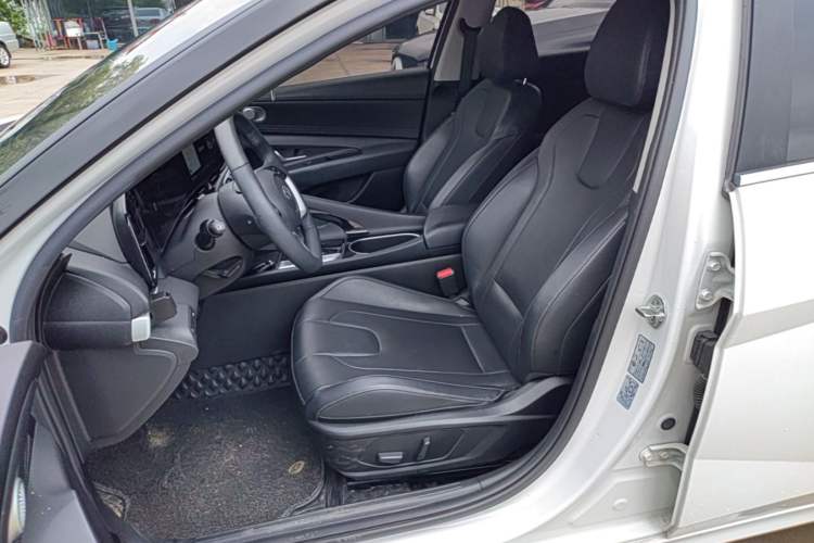 Used Hyundai Elantra 2022 1.5L CVT LUX Prestige Edition Left Front Seat