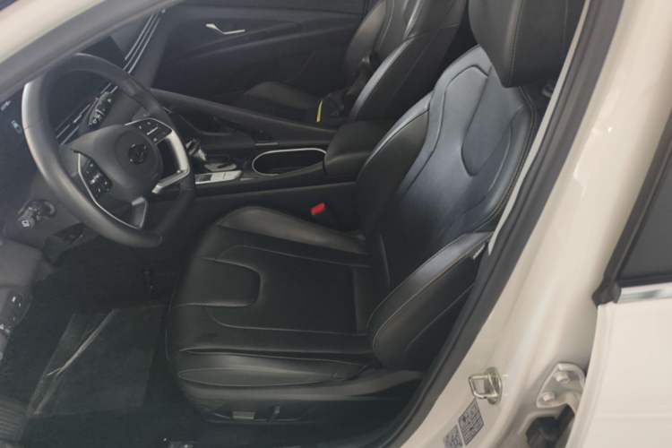 Used Hyundai Elantra 2022 1.5L CVT LUX Prestige Edition Left Front Seat