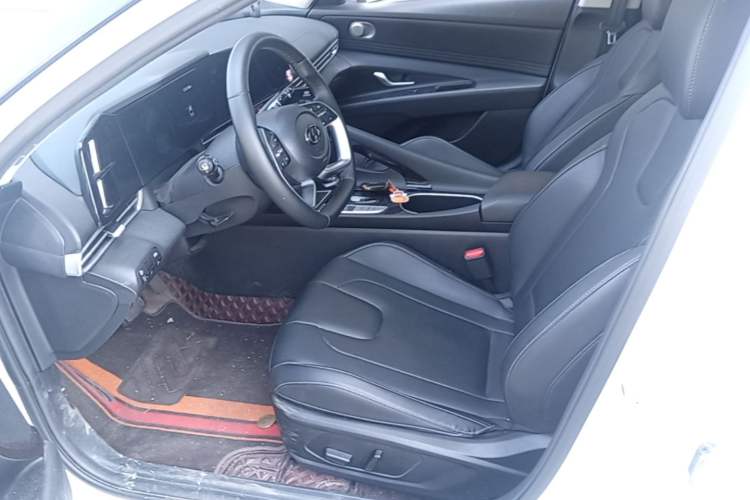 Used Hyundai Elantra 2022 1.5L CVT LUX Prestige Edition Left Front Seat