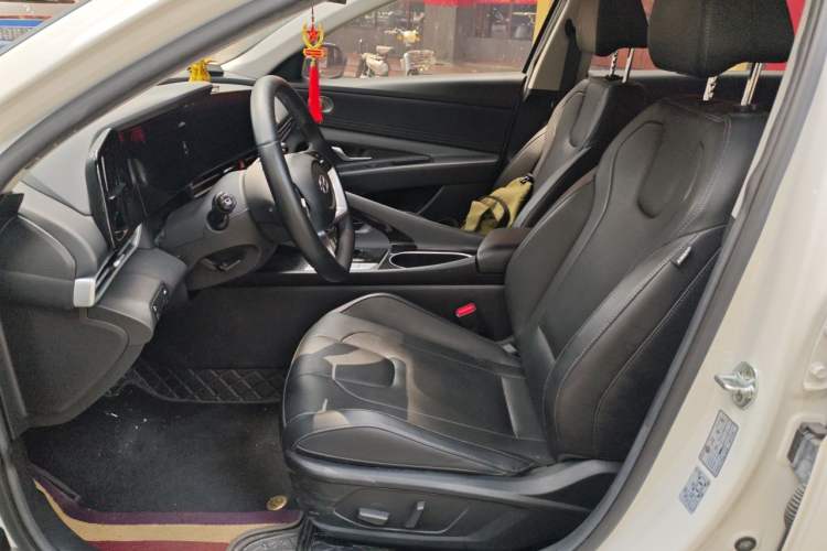 Used Hyundai Elantra 2022 1.5L CVT LUX Prestige Edition Left Front Seat