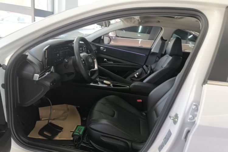 Used Hyundai Elantra 2022 1.5L CVT LUX Prestige Edition Left Front Seat