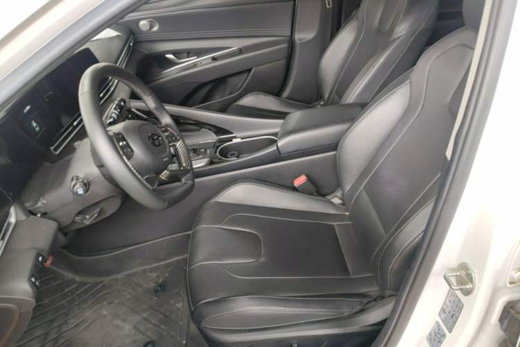Used Hyundai Elantra 2022 1.5L CVT LUX Prestige Edition Left Front Seat