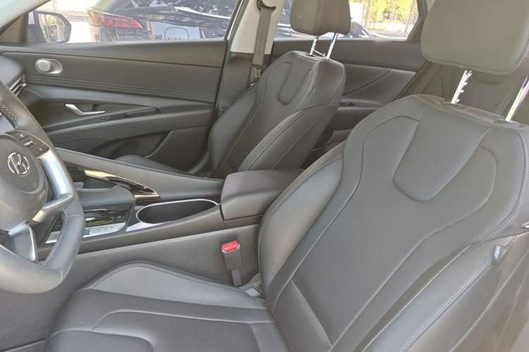 Used Hyundai Elantra 2022 1.5L CVT GLX Elite Edition Left Front Seat