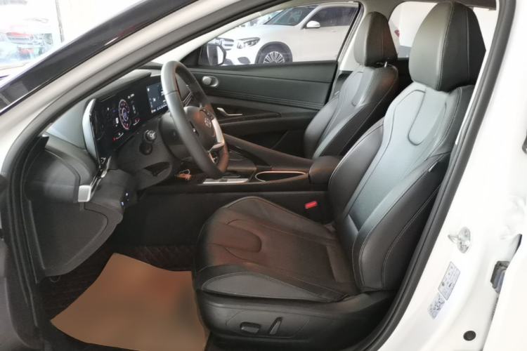 Used Hyundai Elantra 2022 1.5L CVT LUX Prestige Edition Left Front Seat