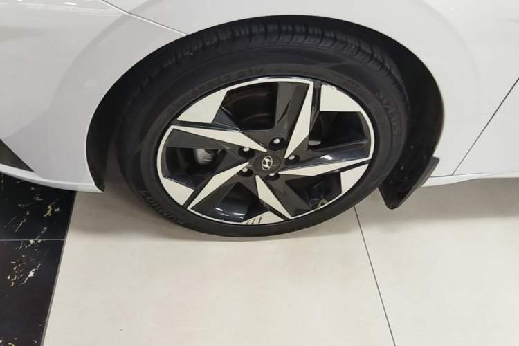 Used Hyundai Elantra 2022 1.5L CVT LUX Prestige Edition Left Front Wheel Hub
