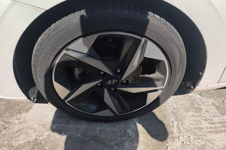 Used Hyundai Elantra 2022 1.5L CVT LUX Prestige Edition Left Front Wheel Hub