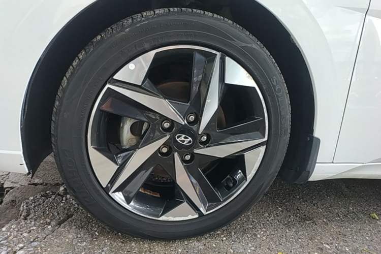 Used Hyundai Elantra 2022 1.5L CVT GLX Elite Edition Left Front Wheel Hub