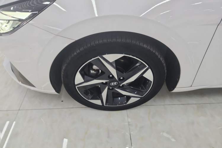 Used Hyundai Elantra 2022 240TGDi DCT LUX Prestige Edition Left Front Wheel Hub