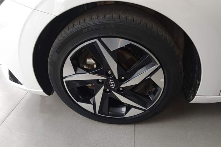 Used Hyundai Elantra 2022 1.5L CVT GLX Elite Edition Left Front Wheel Hub