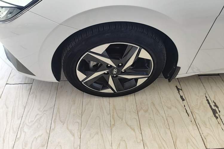 Used Hyundai Elantra 2022 1.5L CVT GLX Elite Edition Left Front Wheel Hub