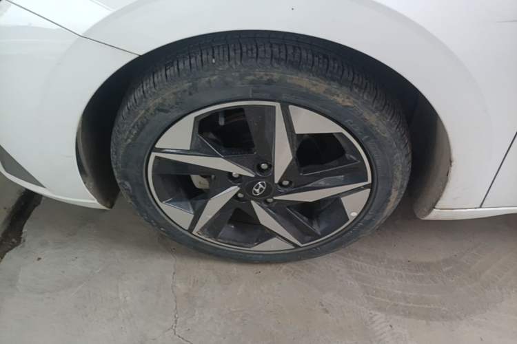Used Hyundai Elantra 2022 1.5L CVT LUX Prestige Edition Left Front Wheel Hub