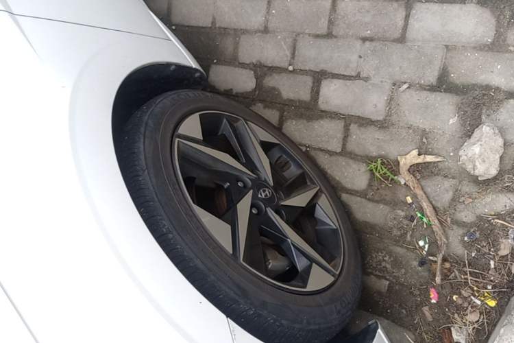 Used Hyundai Elantra 2022 1.5L CVT LUX Prestige Edition Left Front Wheel Hub