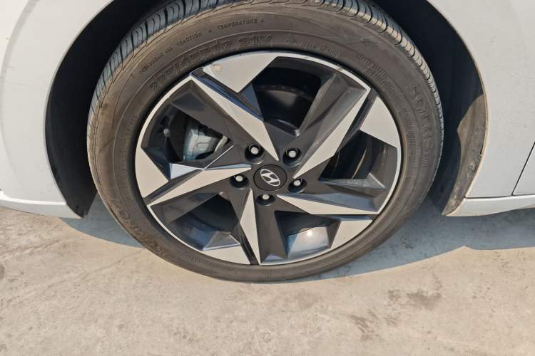 Used Hyundai Elantra 2022 1.5L CVT GLX Elite Edition Left Front Wheel Hub