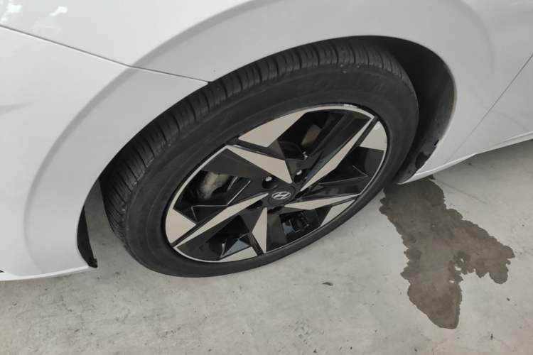 Used Hyundai Elantra 2022 1.5L CVT GLX Elite Edition Left Front Wheel Hub