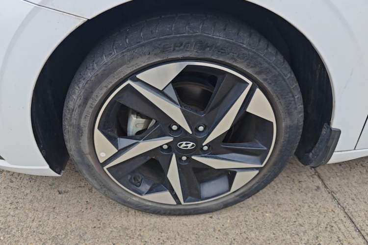 Used Hyundai Elantra 2022 1.5L CVT LUX Prestige Edition Left Front Wheel Hub