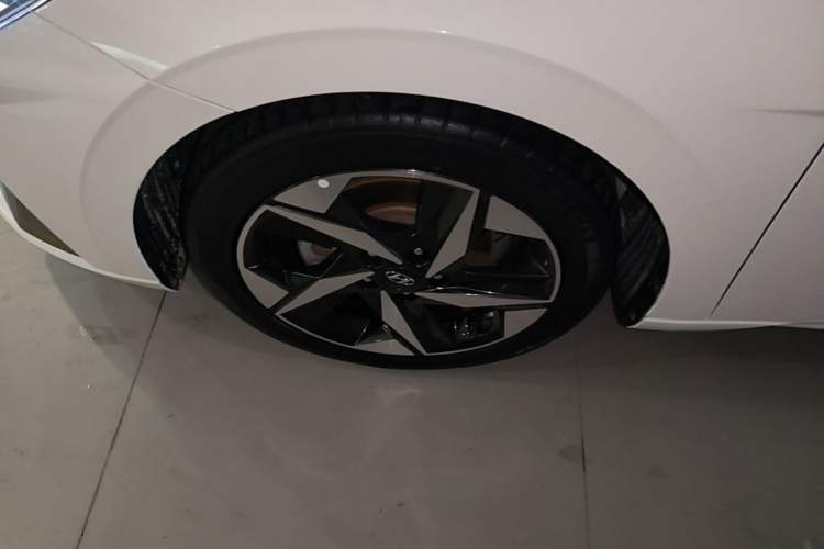 Used Hyundai Elantra 2022 1.5L CVT GLX Elite Edition Left Front Wheel Hub