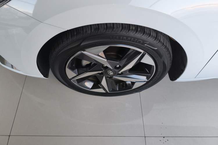 Used Hyundai Elantra 2022 1.5L CVT LUX Prestige Edition Left Front Wheel Hub