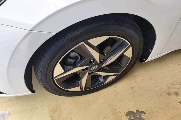 Used Hyundai Elantra 2022 1.5L CVT GLX Elite Edition Left Front Wheel Hub