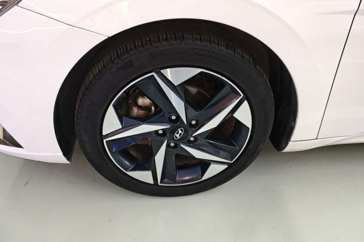 Used Hyundai Elantra 2022 1.5L CVT LUX Prestige Edition Left Front Wheel Hub