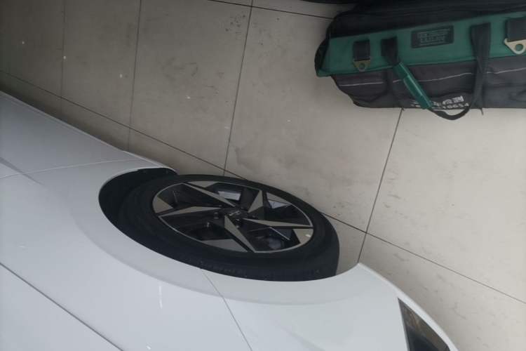 Used Hyundai Elantra 2022 1.5L CVT LUX Prestige Edition Left Front Wheel Hub