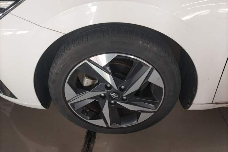 Used Hyundai Elantra 2022 1.5L CVT GLX Elite Edition Left Front Wheel Hub