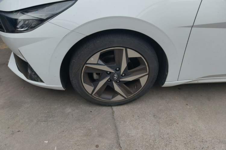 Used Hyundai Elantra 2022 1.5L CVT LUX Prestige Edition Left Front Wheel Hub