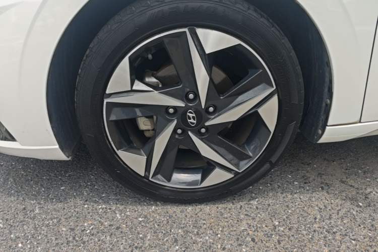 Used Hyundai Elantra 2022 1.5L CVT LUX Prestige Edition Left Front Wheel Hub