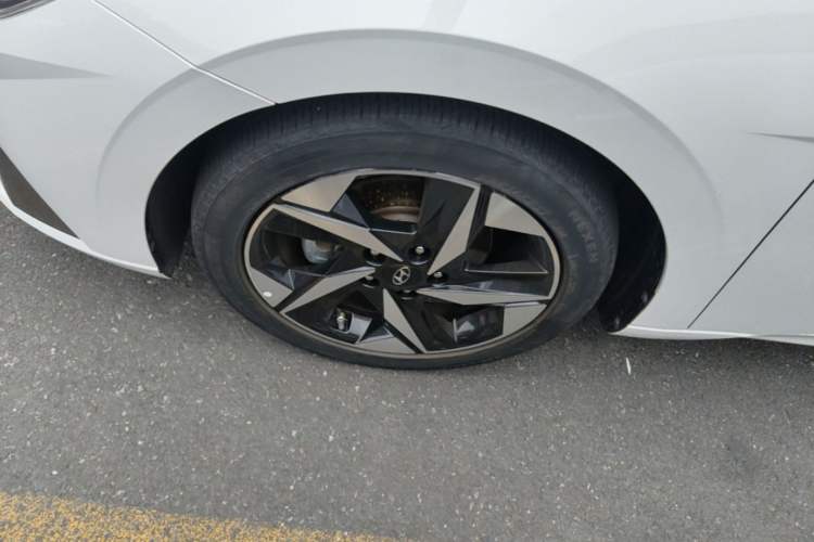 Used Hyundai Elantra 2022 1.5L CVT LUX Prestige Edition Left Front Wheel Hub