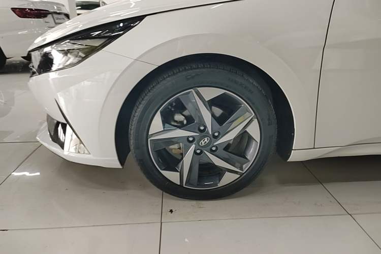 Used Hyundai Elantra 2022 1.5L CVT LUX Prestige Edition Left Front Wheel Hub