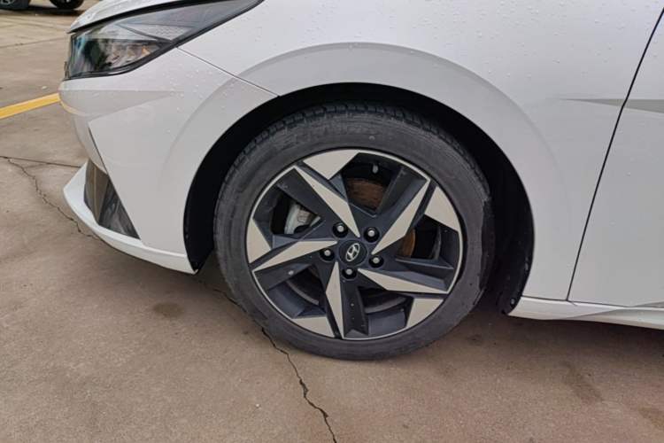 Used Hyundai Elantra 2022 1.5L CVT LUX Prestige Edition Left Front Wheel Hub