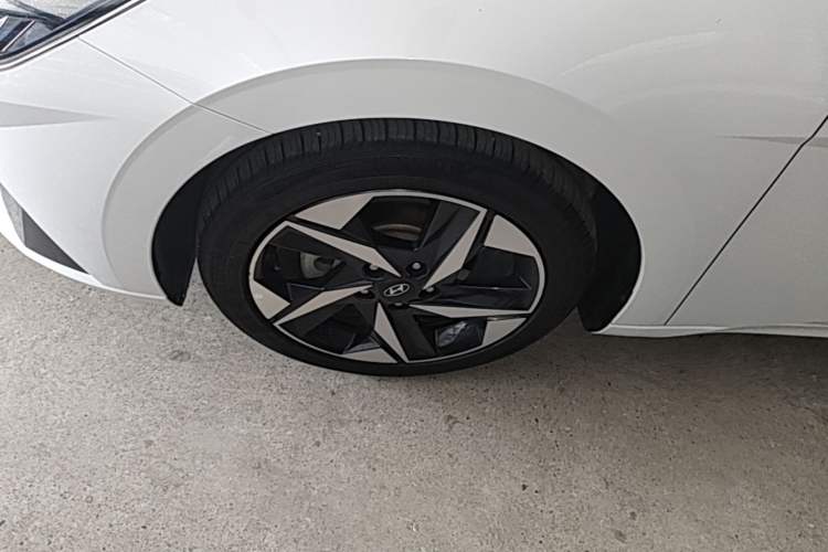 Used Hyundai Elantra 2022 1.5L CVT LUX Prestige Edition Left Front Wheel Hub