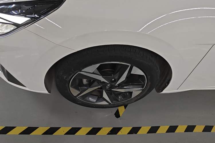 Used Hyundai Elantra 2022 240TGDi DCT LUX Prestige Edition Left Front Wheel Hub