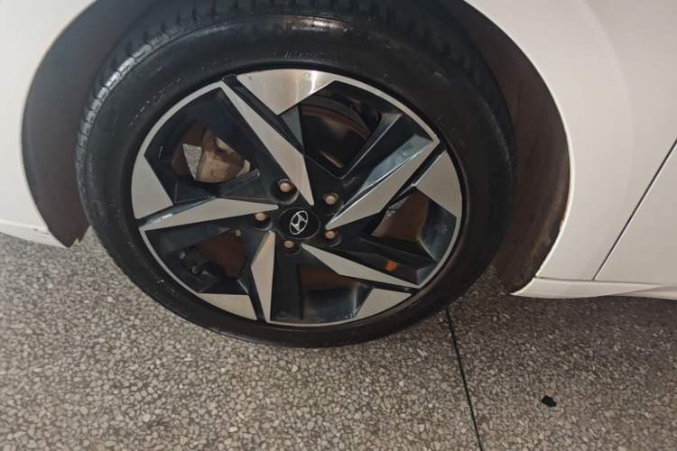 Used Hyundai Elantra 2022 1.5L CVT LUX Prestige Edition Left Front Wheel Hub
