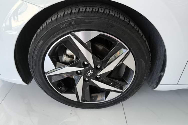 Used Hyundai Elantra 2022 1.5L CVT LUX Prestige Edition Left Front Wheel Hub