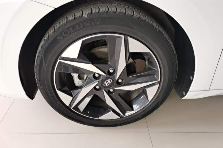 Used Hyundai Elantra 2022 1.5L CVT LUX Prestige Edition Left Front Wheel Hub