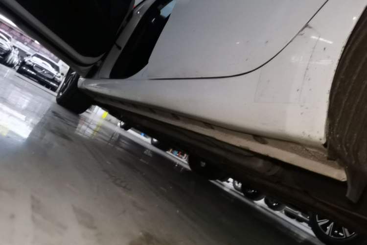 Used Hyundai Elantra 2022 1.5L CVT LUX Prestige Edition Left Side Sill