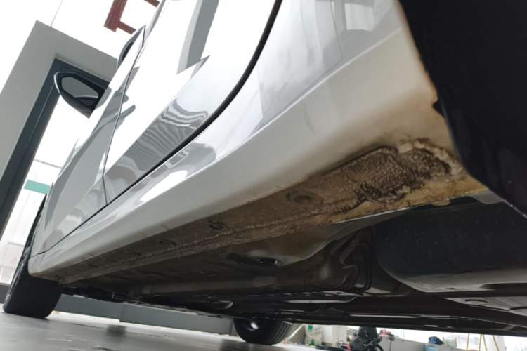 Used Hyundai Elantra 2022 1.5L CVT GLX Elite Edition Left Side Sill