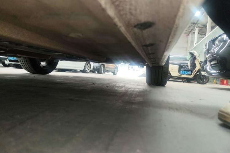 Used Hyundai Elantra 2022 1.5L CVT LUX Prestige Edition Left Side Sill