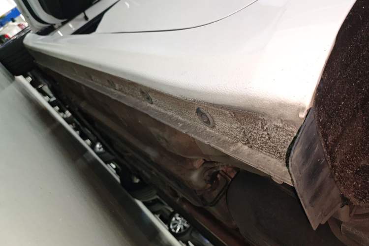 Used Hyundai Elantra 2022 1.5L CVT LUX Prestige Edition Left Side Sill