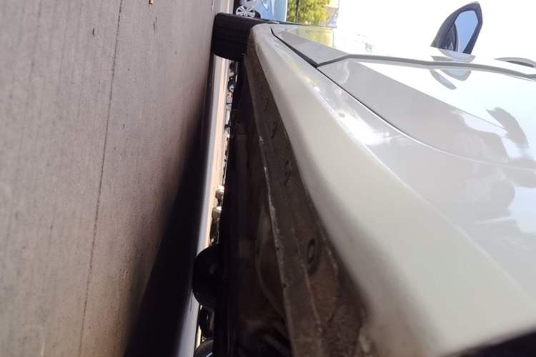 Used Hyundai Elantra 2022 1.5L CVT LUX Prestige Edition Left Side Sill
