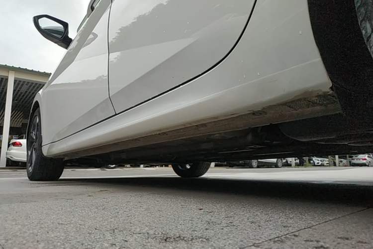 Used Hyundai Elantra 2022 1.5L CVT GLX Elite Edition Left Side Sill