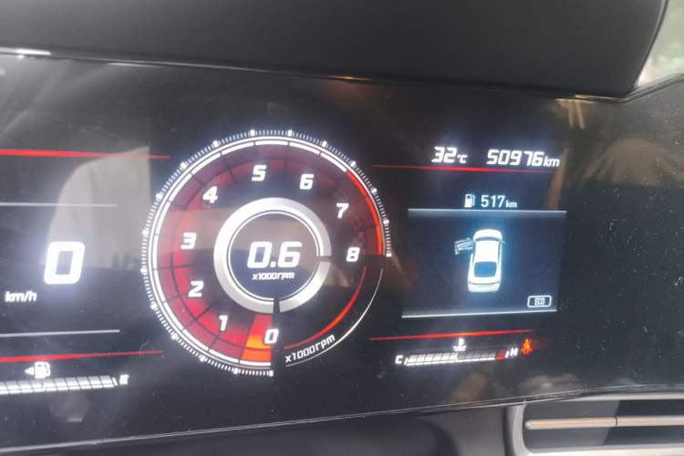 Used Hyundai Elantra 2022 1.5L CVT LUX Prestige Edition Odometer Close Up