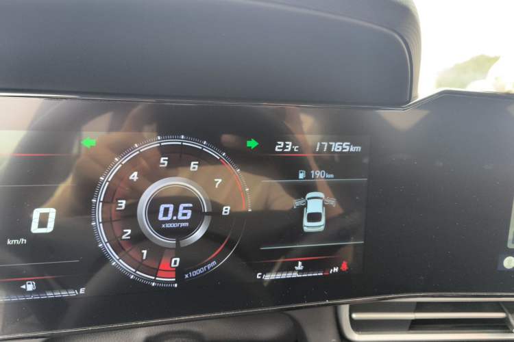 Used Hyundai Elantra 2022 1.5L CVT LUX Prestige Edition Odometer Close Up