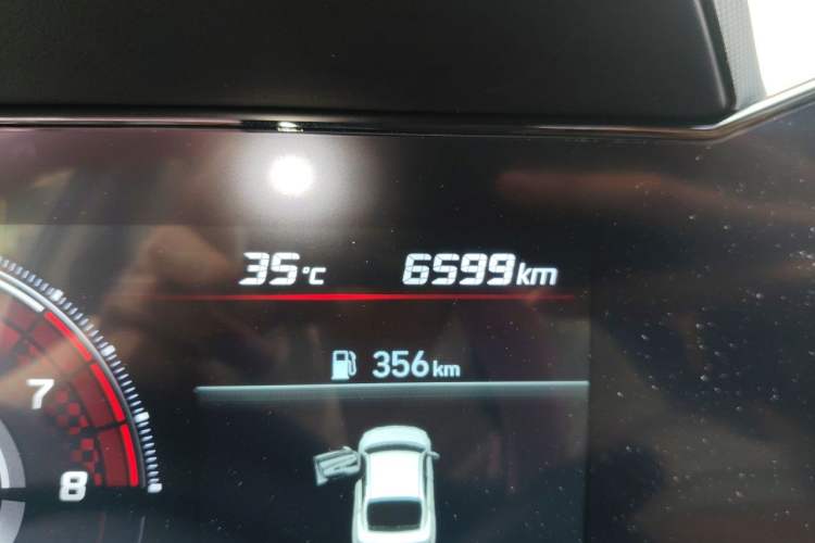 Used Hyundai Elantra 2022 1.5L CVT LUX Prestige Edition Odometer Close Up