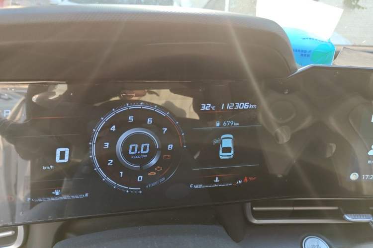Used Hyundai Elantra 2022 1.5L CVT LUX Prestige Edition Odometer Close Up