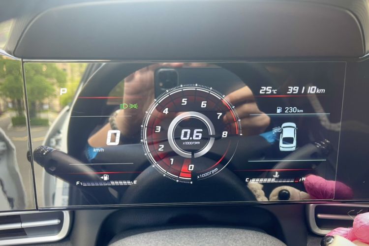Used Hyundai Elantra 2022 1.5L CVT LUX Prestige Edition Odometer Close Up