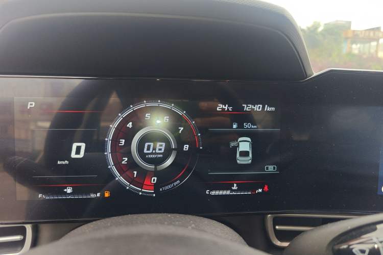 Used Hyundai Elantra 2022 1.5L CVT LUX Prestige Edition Odometer Close Up